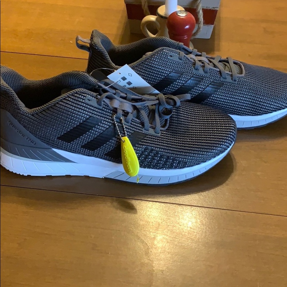 Men’s Adidas Questar